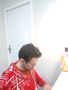 Snapshot of antoinepassion chatting on February 23, 5:29 pm antoinepassion online show from February 23, 5:29 pm