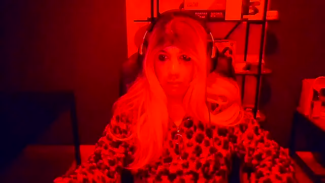 Snapshot of LatruieSow chatting on January 10, 12:34 am LatruieSow online show from January 10, 12:34 am