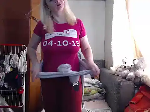 BustyBlond online show from February 12, 6:51 am