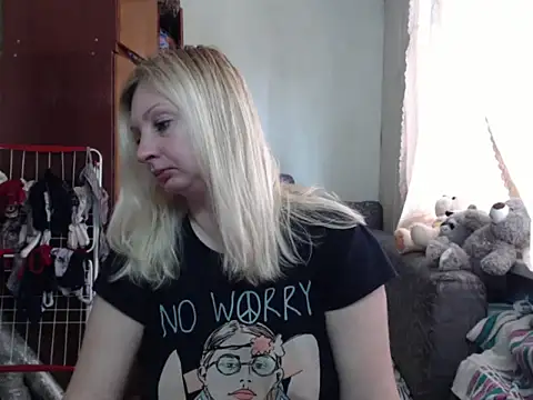 BustyBlond online show from February 28, 9:15 am