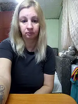 BustyBlond online show from November 19, 5:18 am