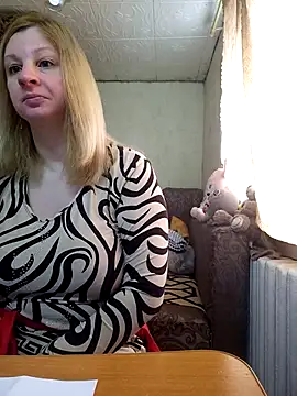 Snapshot of BustyBlond chatting on April 18, 4:16 am BustyBlond online show from April 18, 4:16 am