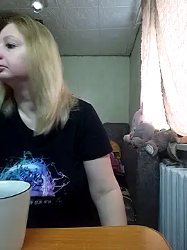 Snapshot of BustyBlond chatting on April 19, 4:01 am BustyBlond online show from April 19, 4:01 am