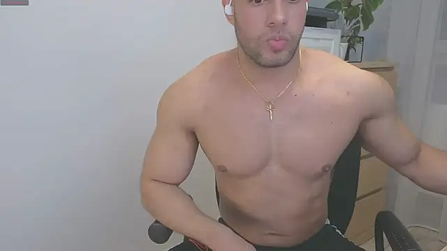 Snapshot of izaak_lover chatting on February 13, 6:05 pm izaak lover online show from February 13, 6:05 pm