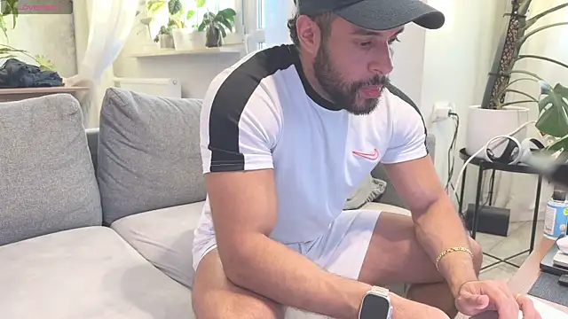 Snapshot of izaak_lover chatting on October 5, 3:32 pm izaak lover online show from October 5, 3:32 pm