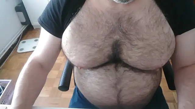 Snapshot of mikeyhotbear chatting on May 21, 8:43 am mikeyhotbear online show from May 21, 8:43 am