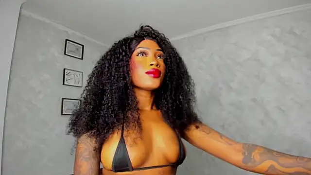 Snapshot of Emattaylor chatting on January 12, 10:42 am Emattaylor online show from January 12, 10:42 am