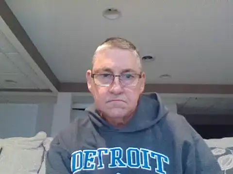 Snapshot of takeitall101 chatting on December 23, 7:28 am takeitall101 online show from December 23, 7:28 am