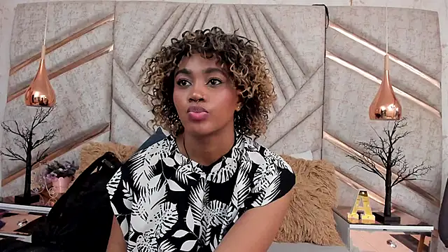 Snapshot of AgataRinaldi chatting on November 18, 8:24 pm AgataRinaldi online show from November 18, 8:24 pm