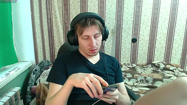 darienlarge online show from November 24, 12:16 pm