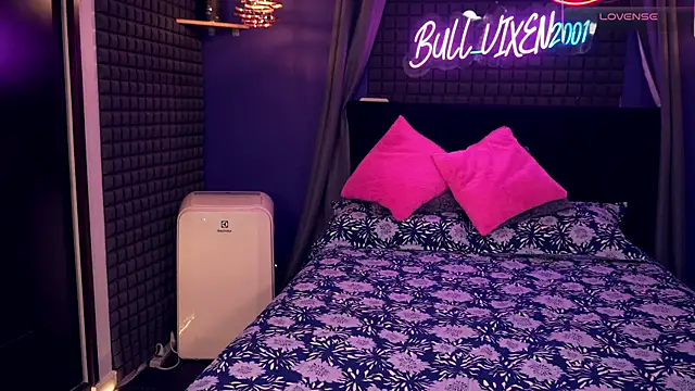 bull vixen2001 online show from November 22, 12:37 pm