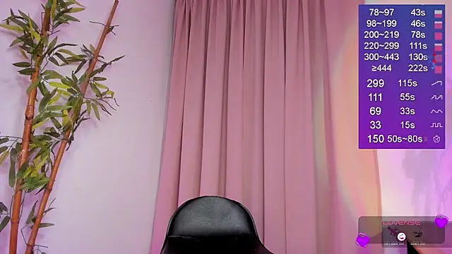 Snapshot of Bella-White chatting on October 19, 2:29 pm Bella-White online show from October 19, 2:29 pm