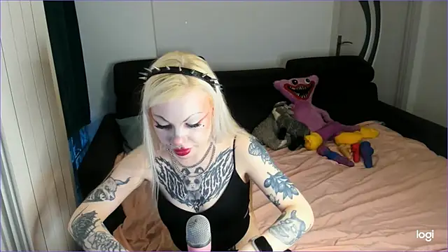 Snapshot of HelenGoat chatting on November 3, 8:37 am HelenGoat online show from November 3, 8:37 am