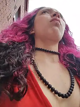  Laary online show from November 5, 7:36 pm