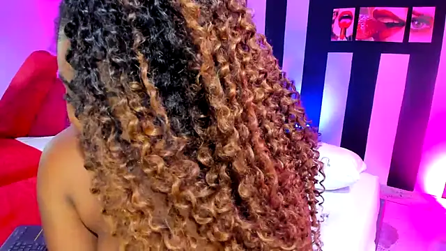 Snapshot of YeminaLeman chatting on February 2, 4:00 pm YeminaLeman online show from February 2, 4:00 pm