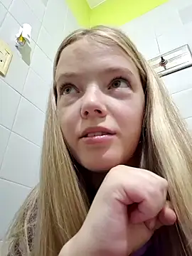 Snapshot of -veranito- chatting on February 4, 3:11 am -veranito- online show from February 4, 3:11 am