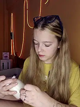 Snapshot of -veranito- chatting on March 17, 3:03 am -veranito- online show from March 17, 3:03 am