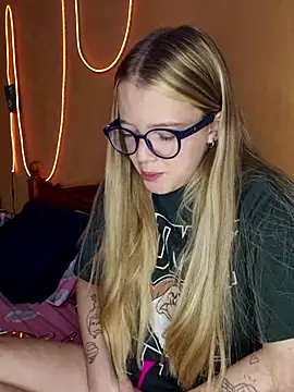 Snapshot of -veranito- chatting on March 18, 3:09 am -veranito- online show from March 18, 3:09 am