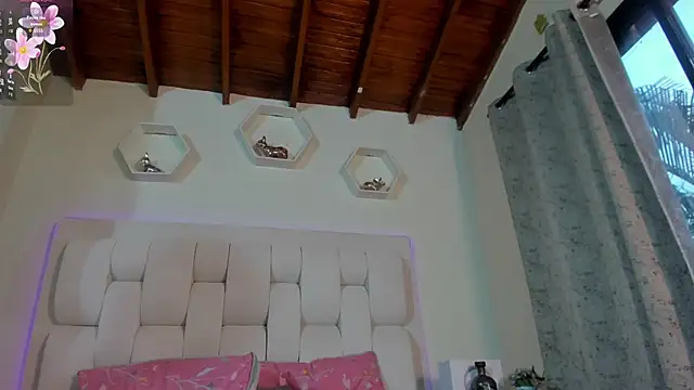 shanakendall online show from February 15, 4:36 pm