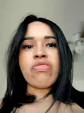 Snapshot of LindaGarcia22 chatting on January 12, 6:05 pm LindaGarcia22 online show from January 12, 6:05 pm