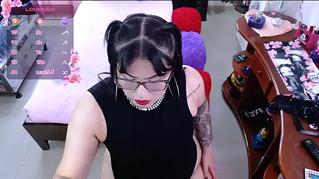 lufek23 online show from February 28, 5:26 pm