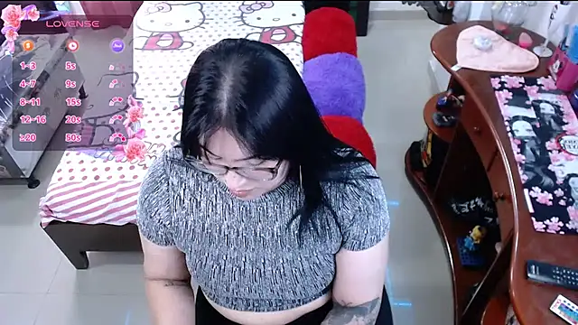 lufek23 online show from March 14, 5:35 pm