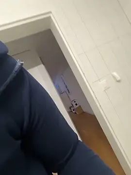 Snapshot of TheCinderella chatting on October 17, 9:01 am TheCinderella online show from October 17, 9:01 am