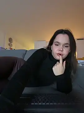 Snapshot of TheCinderella chatting on December 16, 3:50 pm TheCinderella online show from December 16, 3:50 pm