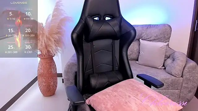 chloerossi online show from April 10, 7:07 pm