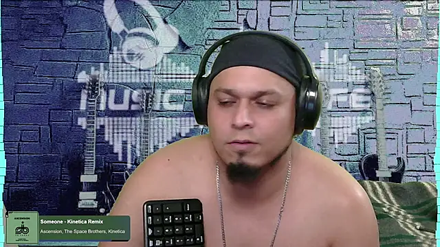 Snapshot of chino_roz chatting on January 8, 9:01 pm chino roz online show from January 8, 9:01 pm