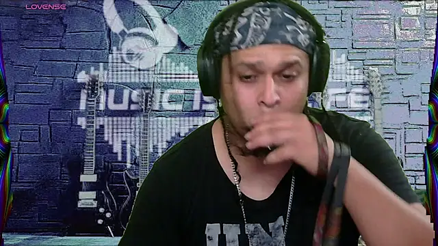 Snapshot of chino_roz chatting on February 13, 2:52 pm chino roz online show from February 13, 2:52 pm