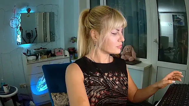 GlamSquirt online show from March 11, 4:18 pm