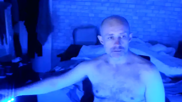 Snapshot of HnH69 chatting on February 25, 2:32 am HnH69 online show from February 25, 2:32 am