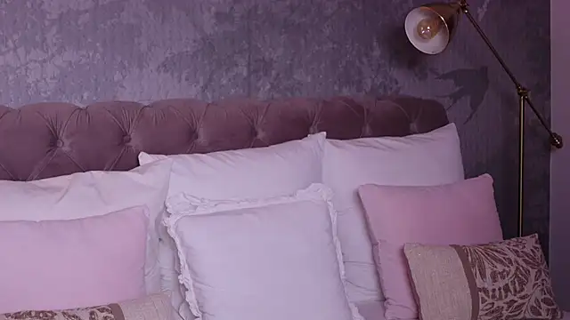 Snapshot of AngelaFay chatting on February 4, 7:03 am AngelaFay online show from February 4, 7:03 am