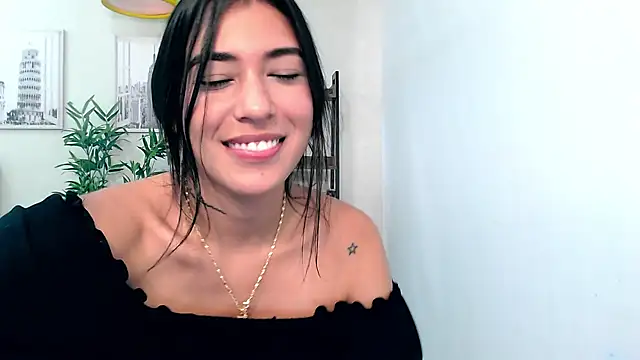 Snapshot of Sassy--Girl chatting on February 4, 6:17 pm Sassy--Girl online show from February 4, 6:17 pm