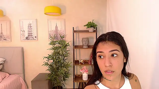 Snapshot of Sassy--Girl chatting on February 11, 6:11 pm Sassy--Girl online show from February 11, 6:11 pm