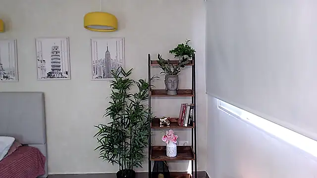 Snapshot of Sassy--Girl chatting on February 17, 6:04 pm Sassy--Girl online show from February 17, 6:04 pm