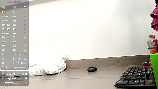 Snapshot of Sassy--Girl chatting on February 19, 9:14 pm Sassy--Girl online show from February 19, 9:14 pm