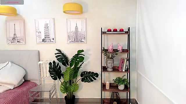 Snapshot of Sassy--Girl chatting on February 21, 6:15 pm Sassy--Girl online show from February 21, 6:15 pm