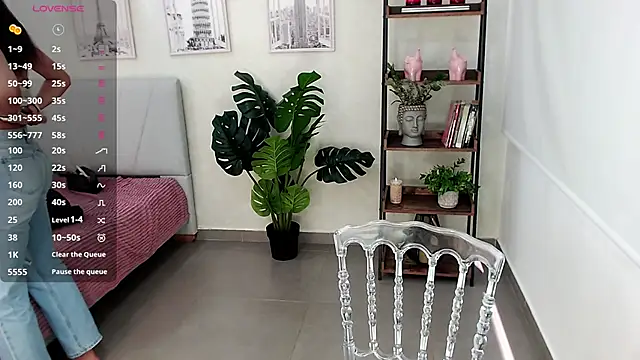 Snapshot of Sassy--Girl chatting on February 24, 6:04 pm Sassy--Girl online show from February 24, 6:04 pm