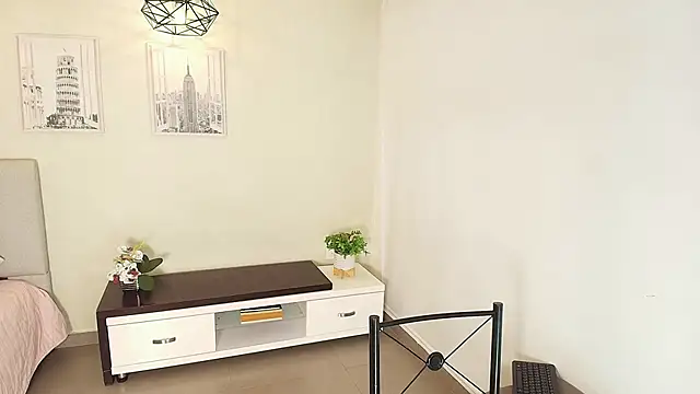 Snapshot of Sassy--Girl chatting on November 21, 6:17 pm Sassy--Girl online show from November 21, 6:17 pm