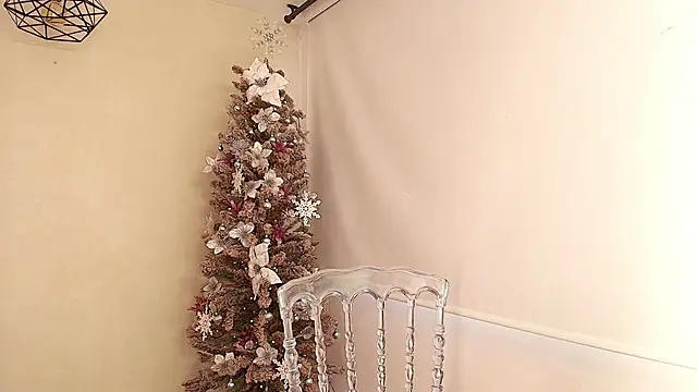 Snapshot of Sassy--Girl chatting on December 5, 7:21 pm Sassy--Girl online show from December 5, 7:21 pm