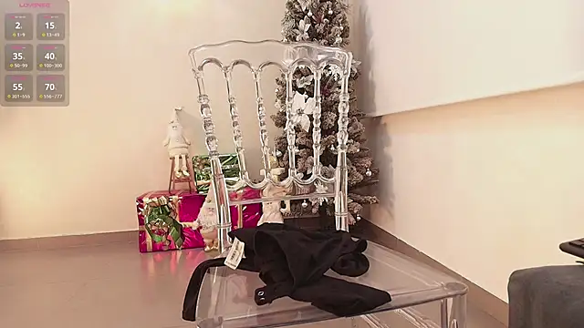 Snapshot of Sassy--Girl chatting on December 14, 11:04 am Sassy--Girl online show from December 14, 11:04 am