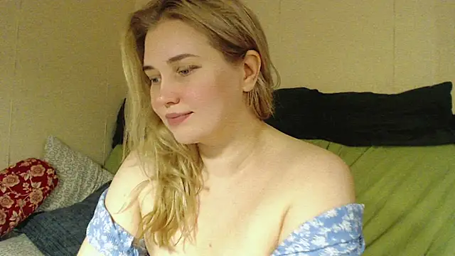 Snapshot of mmmPinUpGirl chatting on October 11, 5:22 pm mmmPinUpGirl online show from October 11, 5:22 pm