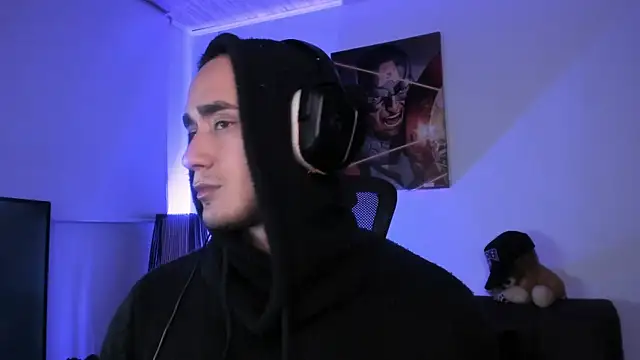 Snapshot of AlexRivera6 chatting on December 23, 12:46 am AlexRivera6 online show from December 23, 12:46 am