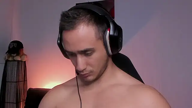 Snapshot of AlexRivera6 chatting on February 3, 11:36 pm AlexRivera6 online show from February 3, 11:36 pm