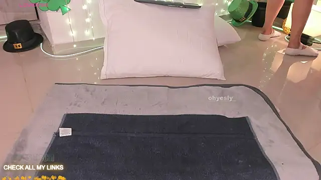 ohyesly  online show from March 4, 10:10 am