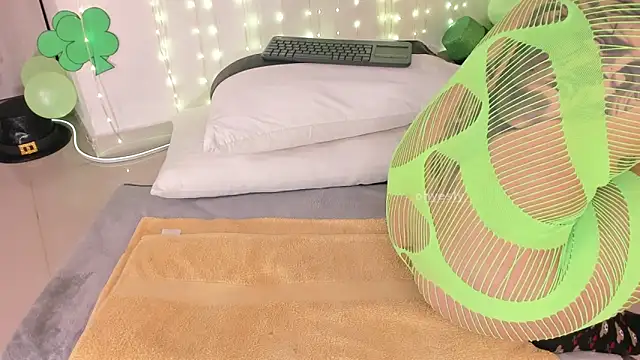 ohyesly  online show from March 9, 10:19 am