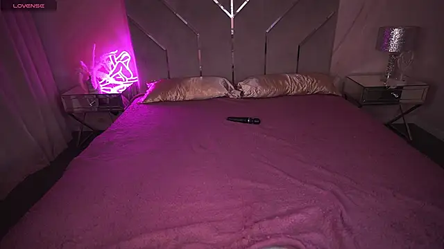 Daphne Moss online show from January 27, 1:52 pm