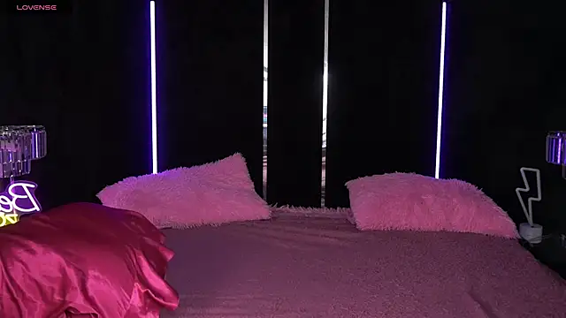 Daphne Moss online show from February 10, 1:55 pm